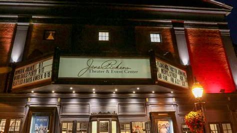 movie theaters in newport ri.